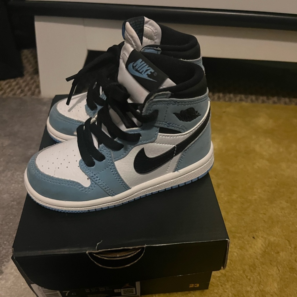 University blue retro Jordan1 high